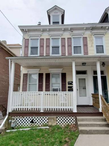 Main picture of 840 W Milton St