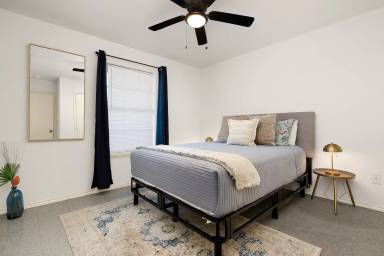 Main picture of 1300 Del Oro Ln