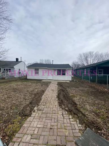 Main picture of 2212 N Apperson Way