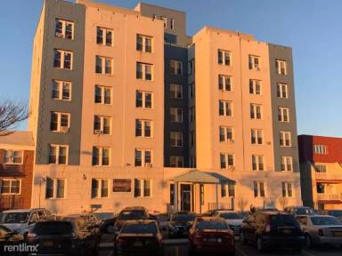 Main picture of 215 E Broadway