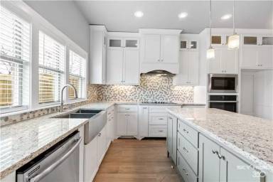 Main picture of 404-418 NW Retreat Ln