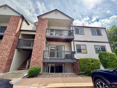 Main picture of 6310 Oak St