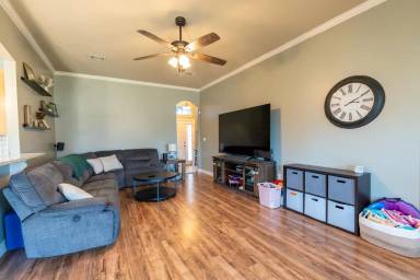 Main picture of 559 Whitefield Ln