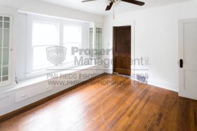 Main picture of 1606 Larchmont Ave