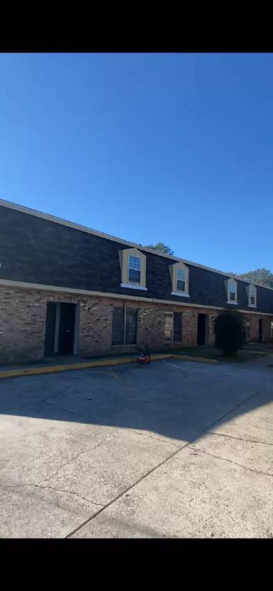 Main picture of 2401 SE Evangeline Trwy