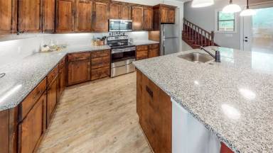 Main picture of 605 Banks St