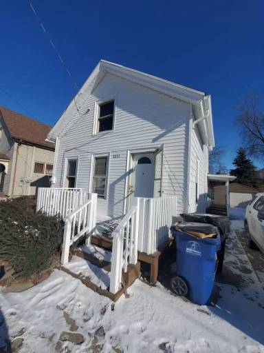 Main picture of 1211 S Memorial Dr
