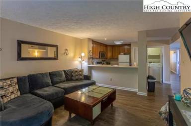 Main picture of 800 Meadowview Dr