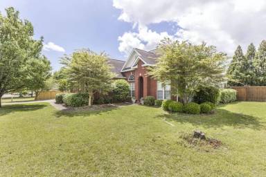 Main picture of 403 Erin Way