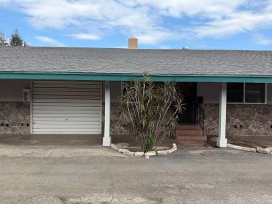 Main picture of 2535 Jensen Ave