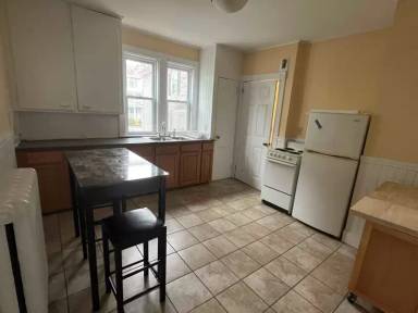 Main picture of 284 French St