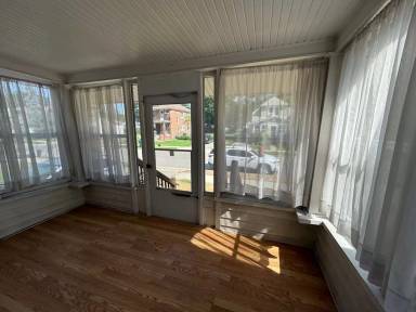 Main picture of 416 E Maplehurst St