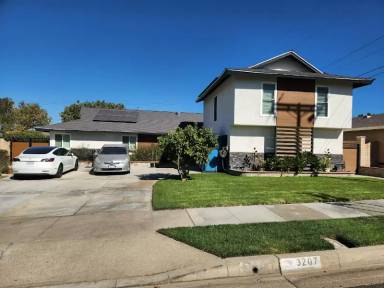 Main picture of 3207 E Juniper Ave