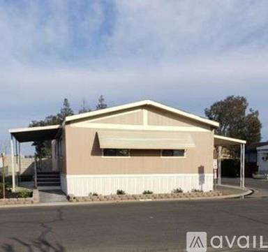 Main picture of 5541 E Tulare Ave