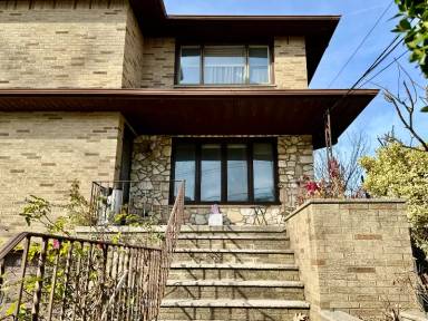 Main picture of 233 8th St
