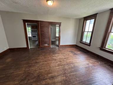 Main picture of 523 W 4th St