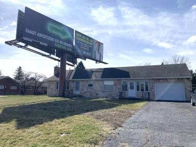 Main picture of 4136 Lincoln Way W