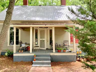 Main picture of 418 N Chase St