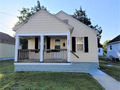 Main picture of 829 S Division St