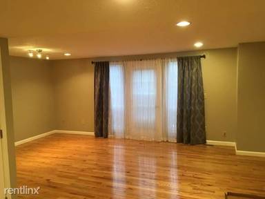 Main picture of 10883 Lakehurst Ct