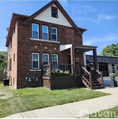 Main picture of 3035 W Jefferson Ave