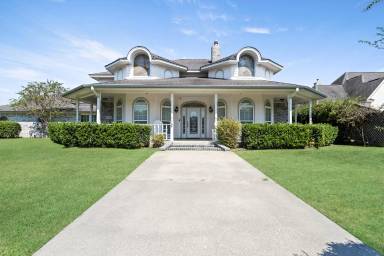 Main picture of 100 Dillons Way