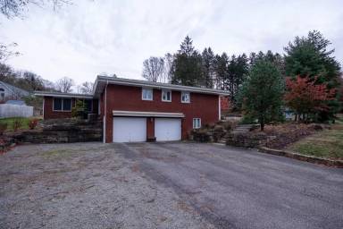 Main picture of 3180 Pinecrest Ct