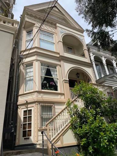 Main picture of 2411 Octavia St