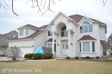 Main picture of 2608 Charlestowne Ln