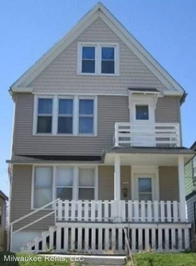 Main picture of 2943 N Fratney St