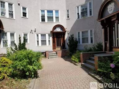 Main picture of 154 Magazine St