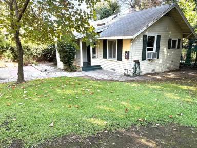 Main picture of 2420 Mission St