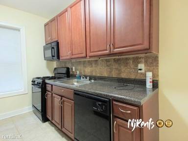 Main picture of 485 Garfield Ave