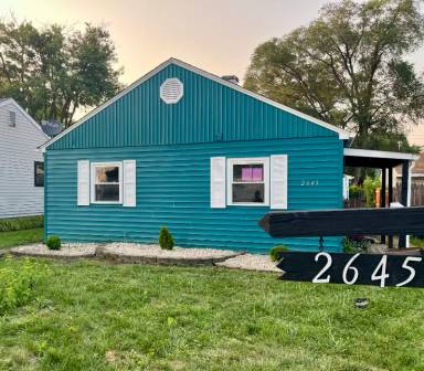 Main picture of 2645 Strong St