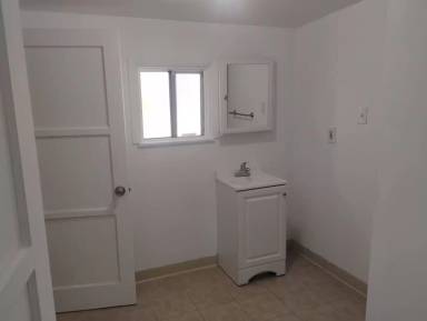 Main picture of 106 1/2 Fishering Dr