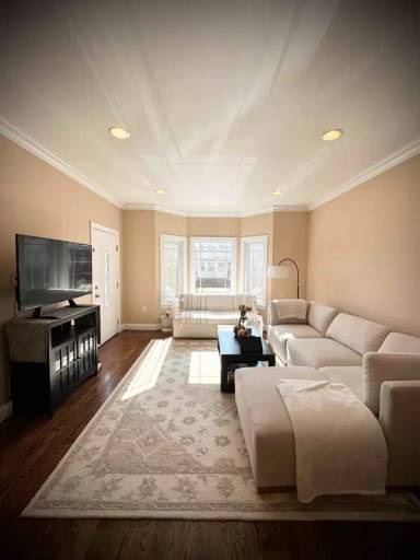 Main picture of 81 W 53rd St
