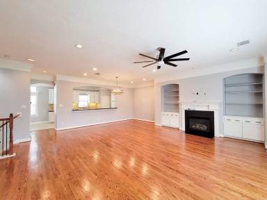 Main picture of 884 Detering St