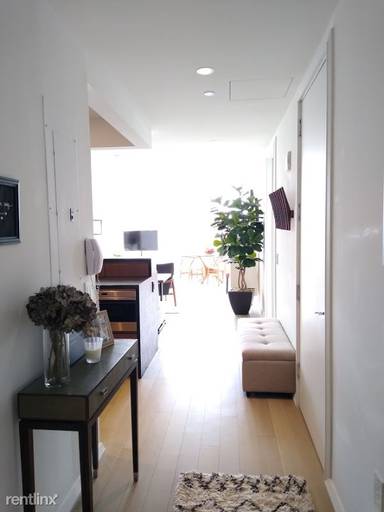 Main picture of 50 West