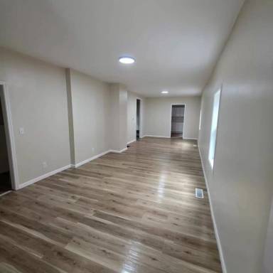 Main picture of 656 W 4th St