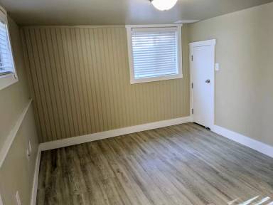 Main picture of 2289 S Lake St