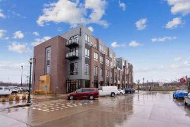 Main picture of 100 E 2nd St