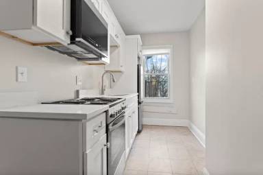 Main picture of 143 Putnam St