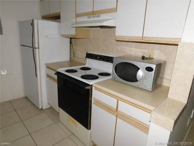 Main picture of 10744 N Kendall Dr