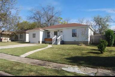 Main picture of 2208 N Farola Dr