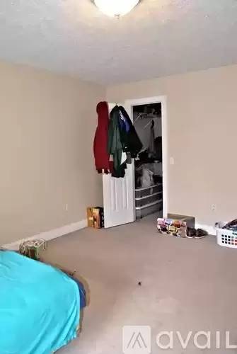 Main picture of 815 Oaktree Blvd