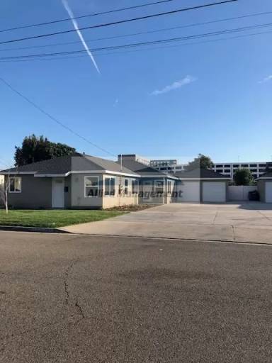 Main picture of 7800-7900 Athens Cir Apartments
