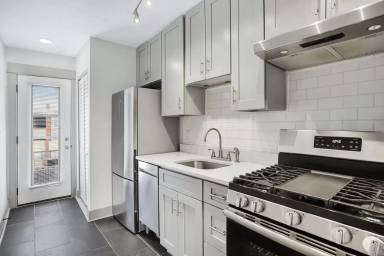 Main picture of 855 19th St NE