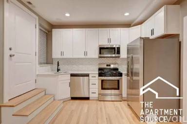 Main picture of 1430 N Maplewood Ave