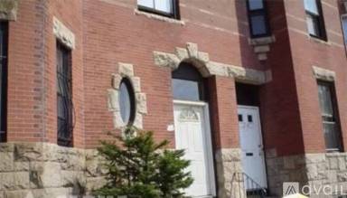 Main picture of 212 Hemenway St