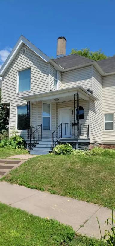 Main picture of 220 N 12th Ave E